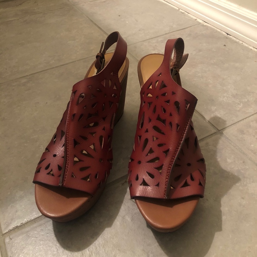 Nine West brown wedges